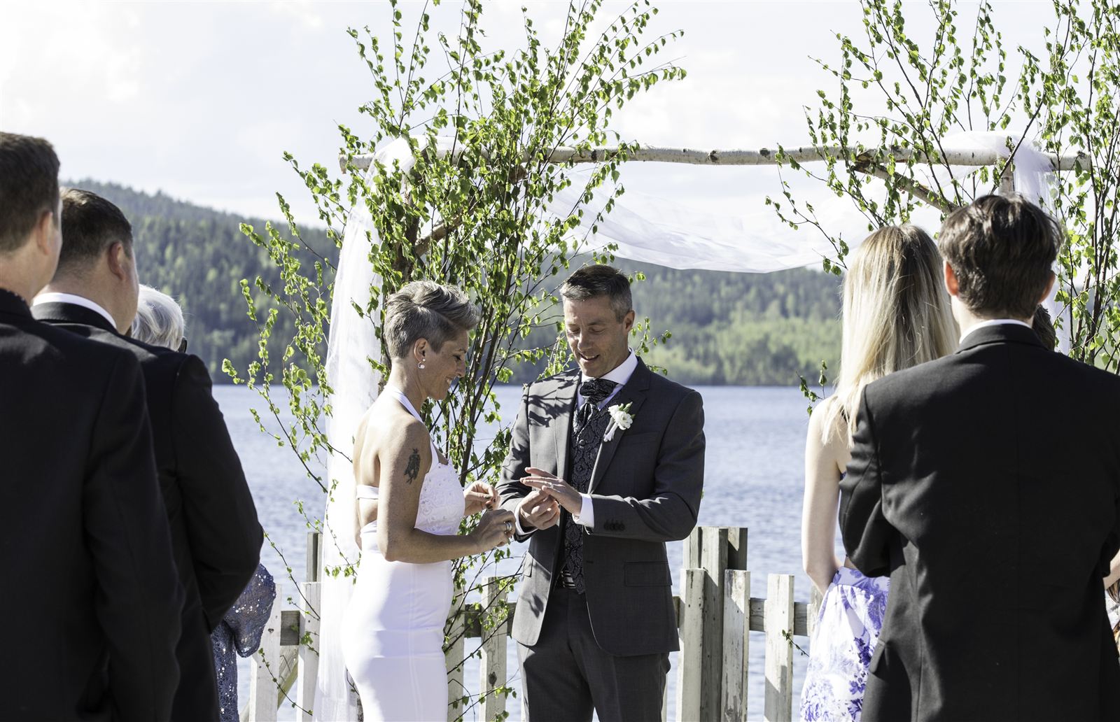 Vows on the dock at Lake Vitträsket